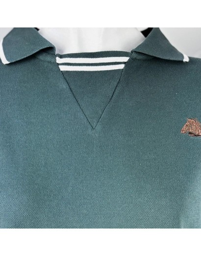 Polo en coton vert avec col distinctif Old Rowley – vue en gros plan du tissu