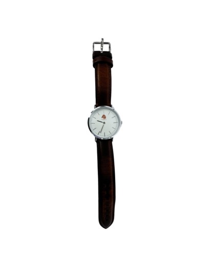 Vista frontal del reloj clásico plateado con correa de piel marrón.