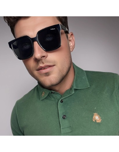 Gafas de sol Old Rowley negras unisex con montura grande - vista frontal en modelo masculino