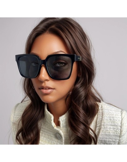 Gafas de sol Old Rowley negras unisex con montura grande - vista frontal en modelo femenina