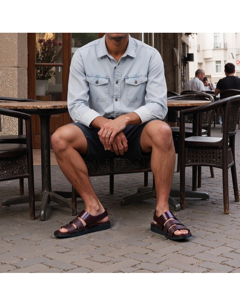 Sandalias de Piel Natural Marrón Plantilla Doble Grosor Old Rowley - vista lateral puesta en el modelo