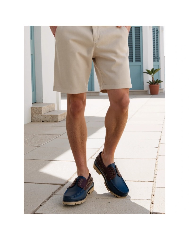 Zapatos Náuticos azul piel con cordones Old Rowley - vista puesto en el modelo