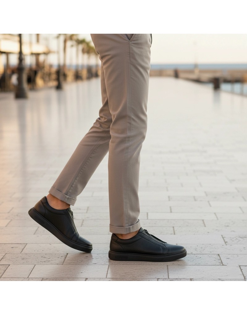 Zapatillas Negras de Piel con Cremallera Old Rowley - vista puesto en el modelo