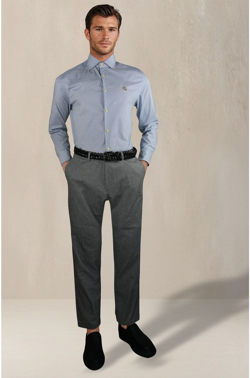 Camisa slim fit estampada círculos geométricos - vista frontal completo