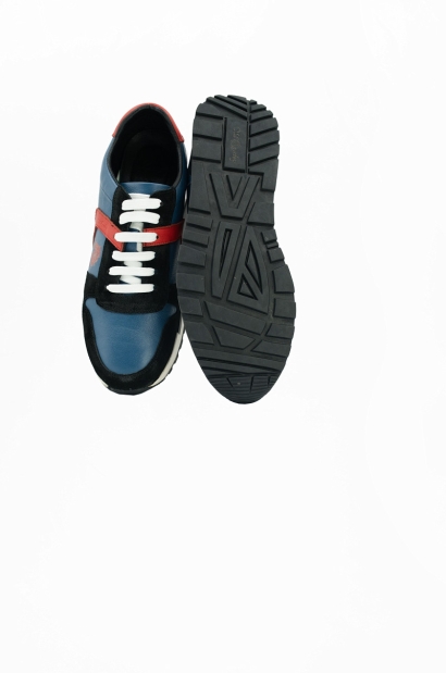 zapatillas de piel Old Rowley: Estilo vibrante en azul, rojo y negro - vista lateral frontal y suela