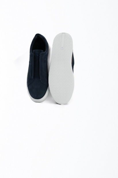 Zapatillas ante azul detalle marrón Sin Cordones Suela Extra Ligera Old Rowley - vista frontal y suela