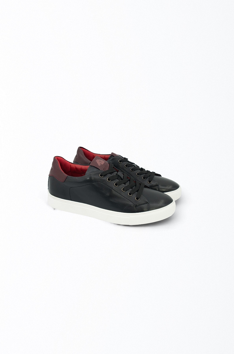 Zapatillas de piel negra interior rojo Old rowley - vista lateral del par Zapatillas de piel negra interior rojo Old rowley - vista lateral del par