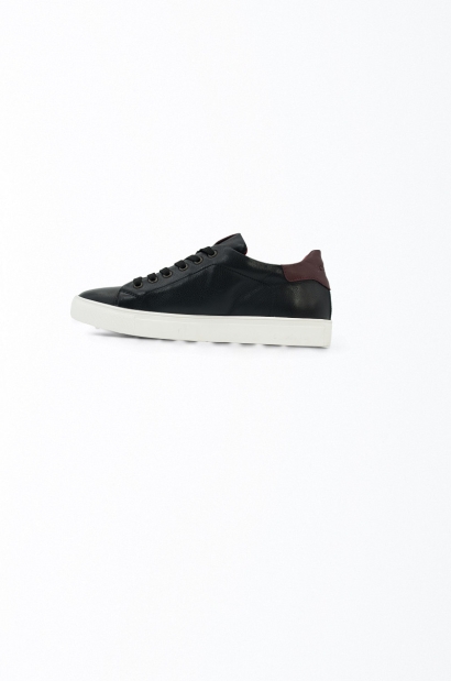 Zapatillas de piel negra interior rojo - vista otro lateral