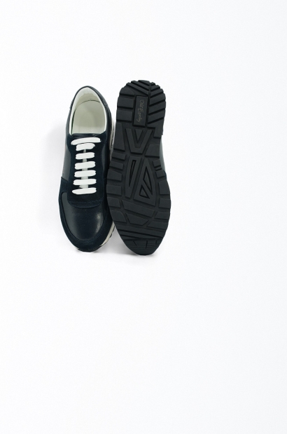 Zapatillas piel negra y gamuza azul marino Old Rowley - vista frontal y suela