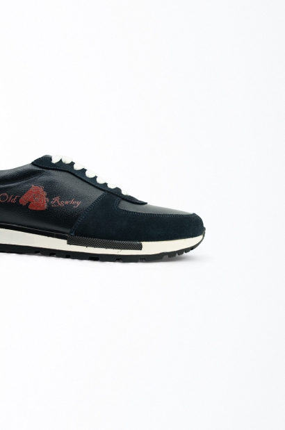 Zapatillas piel negra y gamuza azul marino Old Rowley - vista lateral cerca