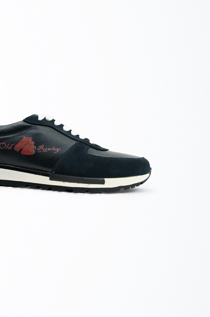 Zapatillas piel negra y gamuza azul marino Old Rowley - vista lateral cerca