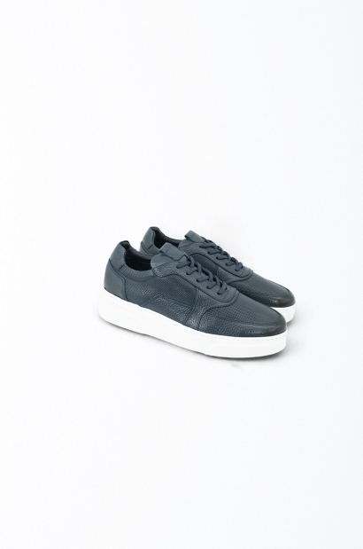 Zapatillas de Piel Azul Marino con Diseño Perforado Old Rowley - vista lateral del par