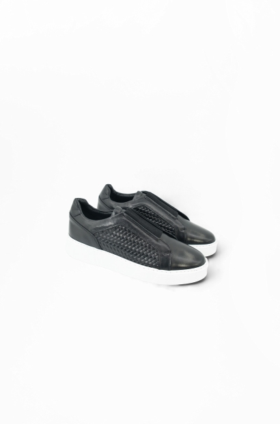 Zapatillas Cuero Negro Diseño Trenzado y Elásticos Old Rowley - vista lateral del par