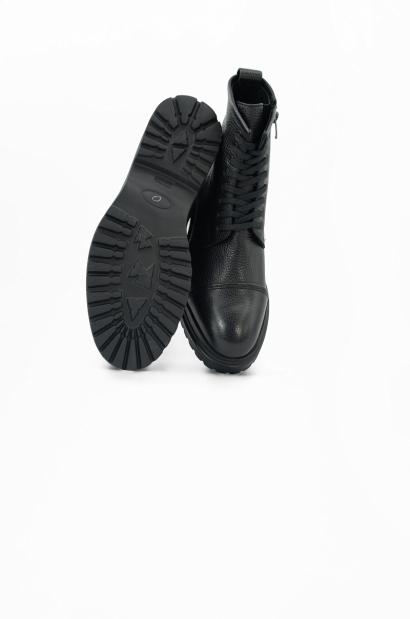 Botas Altas de Cuero Texturizado Negro Old Rowley - vista frontal y suela