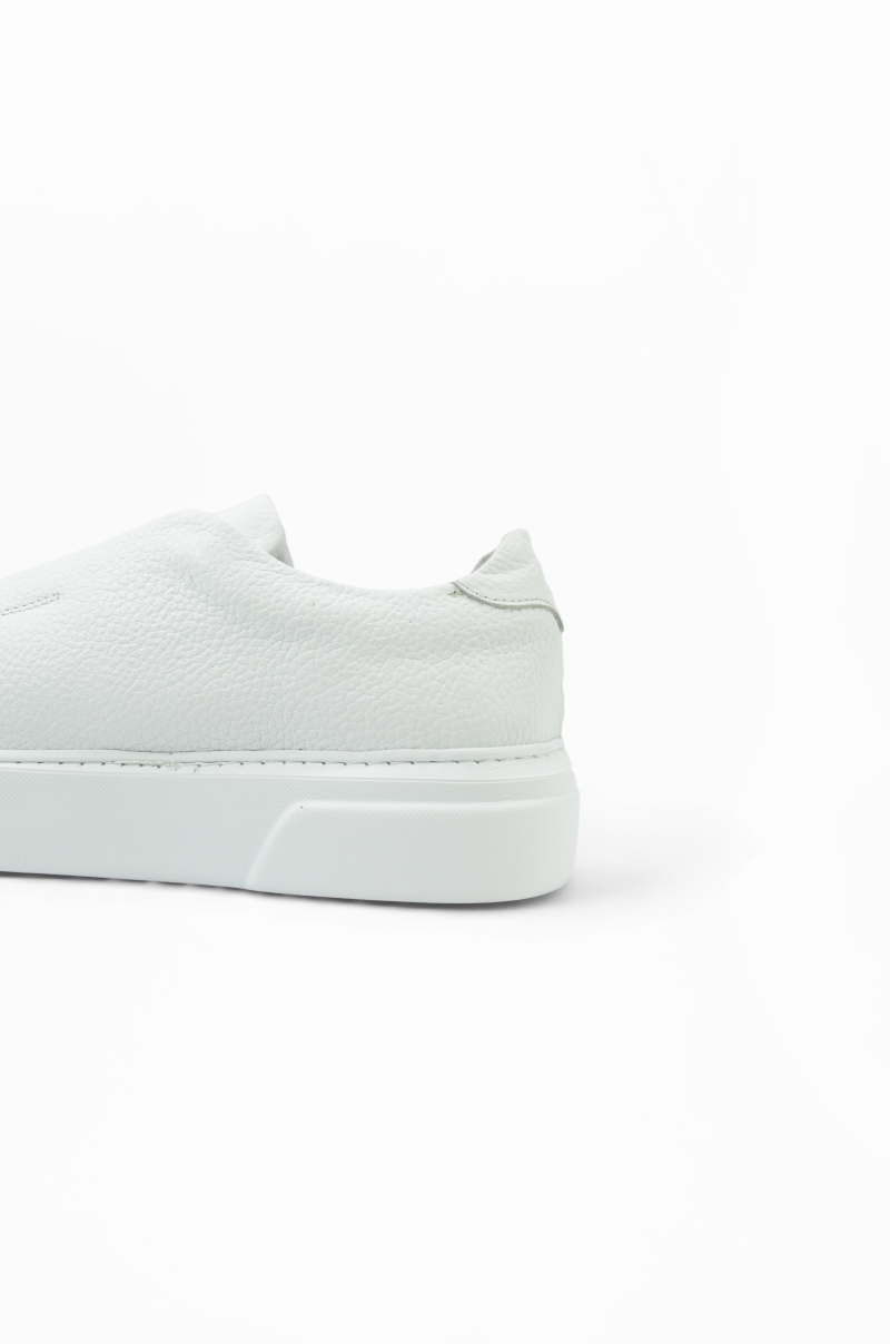 Zapatillas Blancas de Piel con Cremallera Old Rowley - vista lateral talón cerca