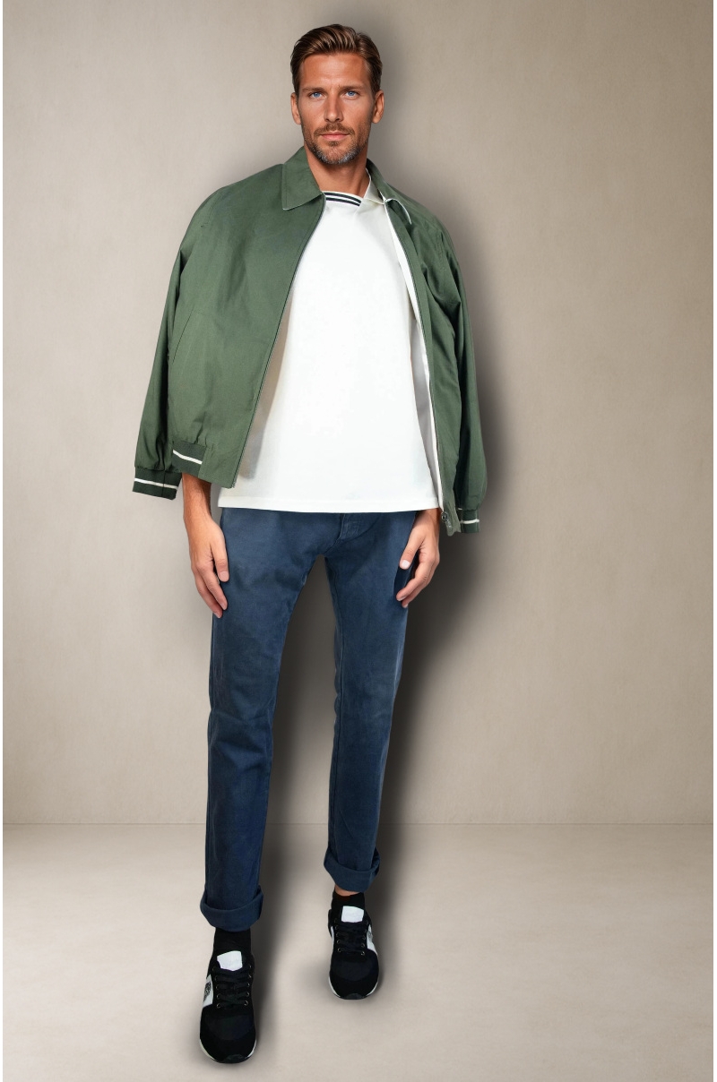 Polo blanco con cuello distintivo logo bordado en el pecho Old Rowley - vista frontal completo