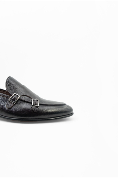 Zapatos hombre de piel natural dos hebillas marrón oscuro Old Rowley - vista lateral detalle hebilla cerca