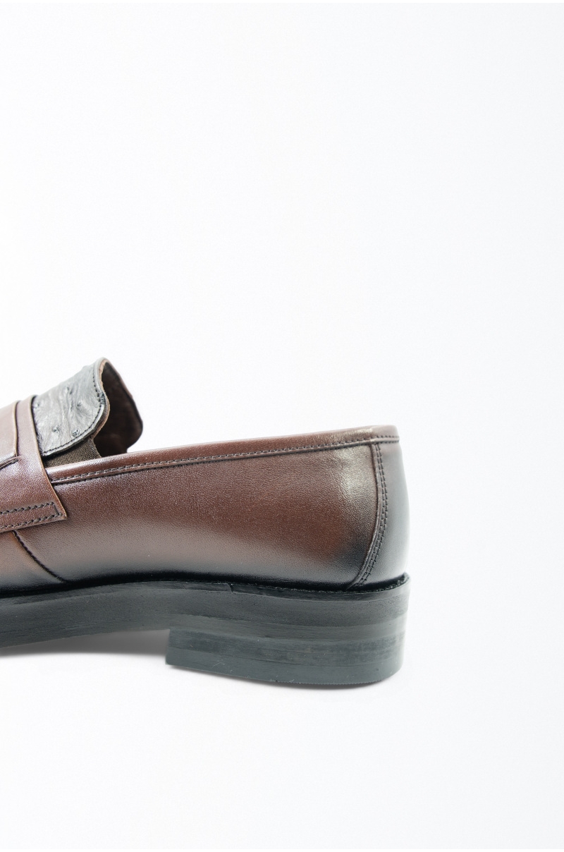 Mocasines de piel con empeine texturizado Marrón y negro Old Rowley - vista lateral cerca