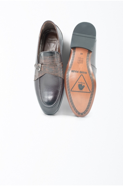 Mocasines de piel graneada con hebilla y detalle efecto cocodrilo Marrón Old Rowley - vista parte superior y suela