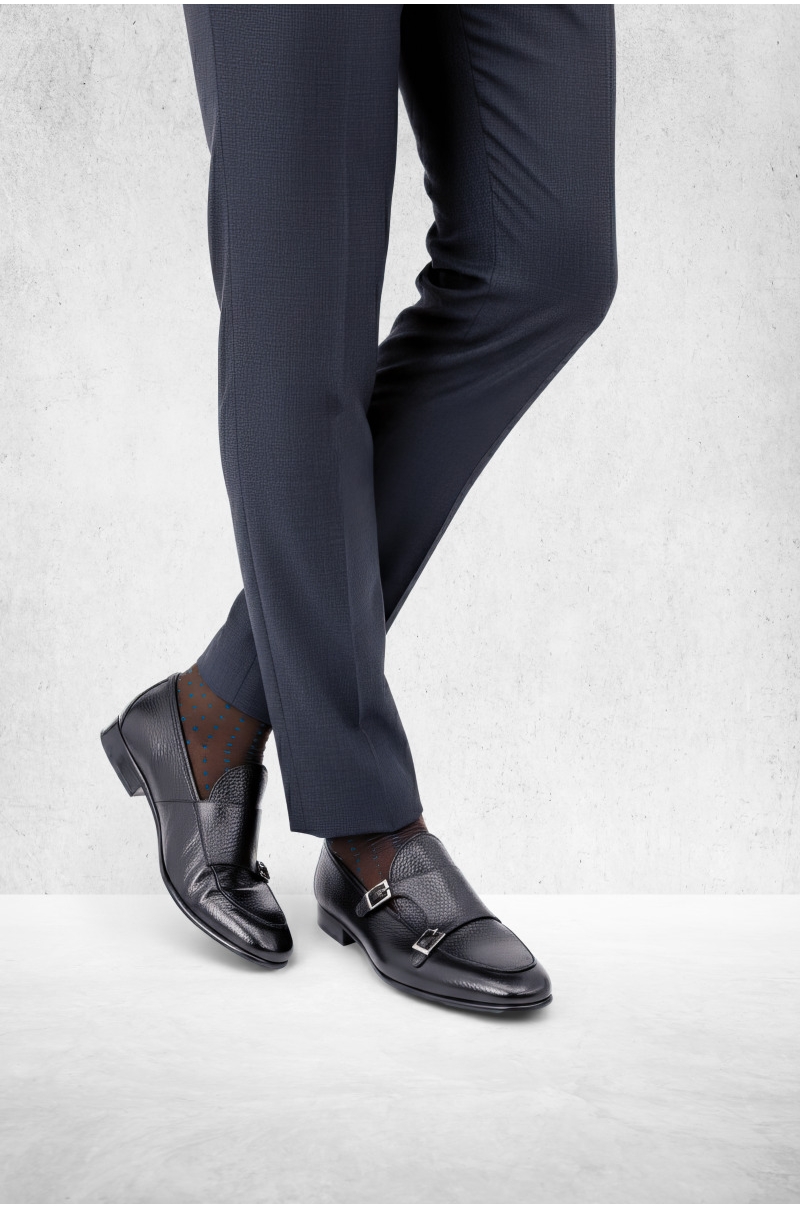 Zapatos hombre de piel natural dos hebillas marrón oscuro Old Rowley - vista puesto en el modelo