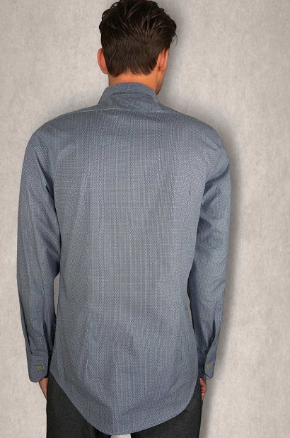 Camisa slim fit estampada círculos geométricos - vista trasera