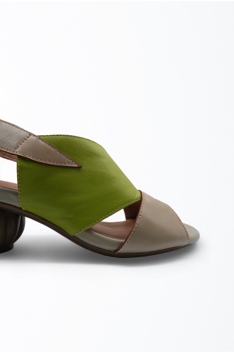 Sandalias Old Rowley con Tacón de Diseño Verde Lima y Beige - vista lateral cerca