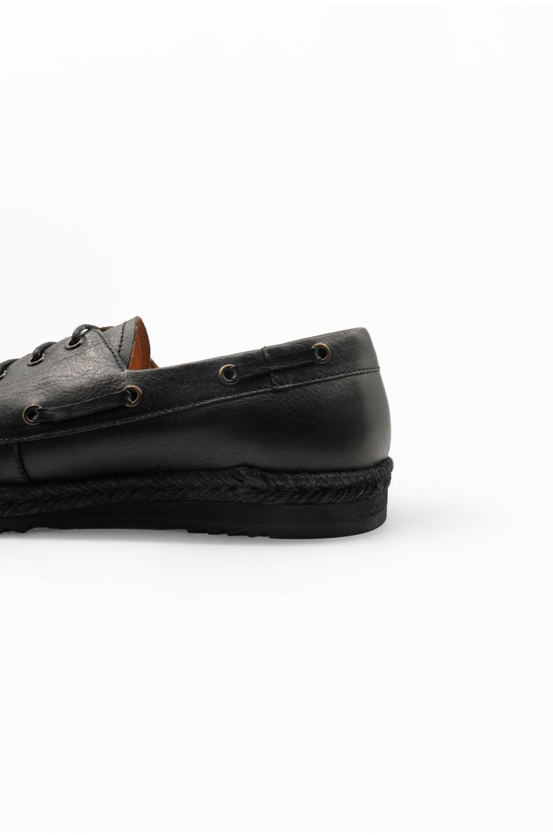 Zapatos de piel vacuna negra con suela de cáñamo y goma - vista otro lateral cerca