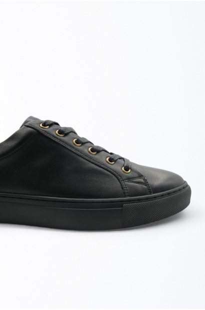 Zapatillas de piel vacuna negras con suela de goma Old Rowley - vista lateral cerca