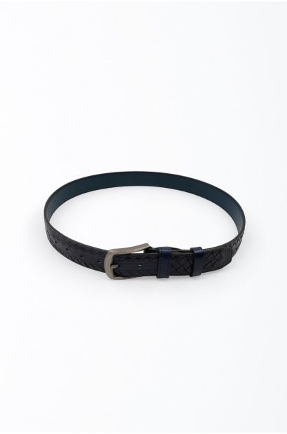 Cinturón de piel azul marino trenzado con hebilla metálica Old Rowley - vista enrollado