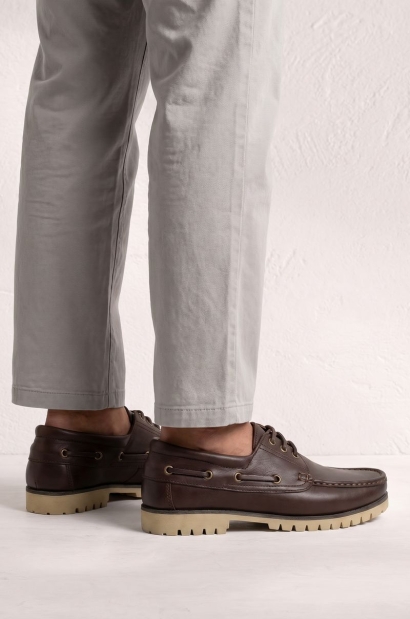 zapatos náuticos piel marrones cordones Old Rowley - vista lateral del par