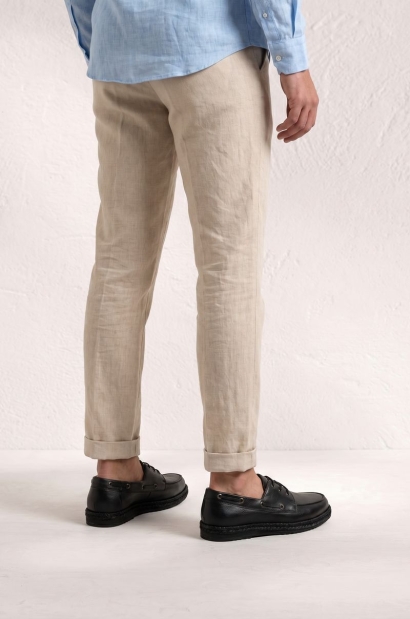 Zapatos de piel vacuna negra con suela de cáñamo y goma - vista lateral del par