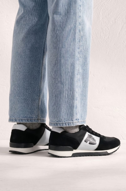 Zapatillas casuales material combinado piel-tejido Old Rowley - vista puesto en el modelo