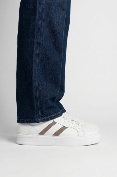 Zapatillas piel blancas...