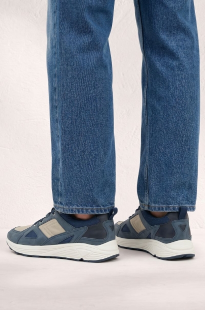 Zapatillas azules ligeras...