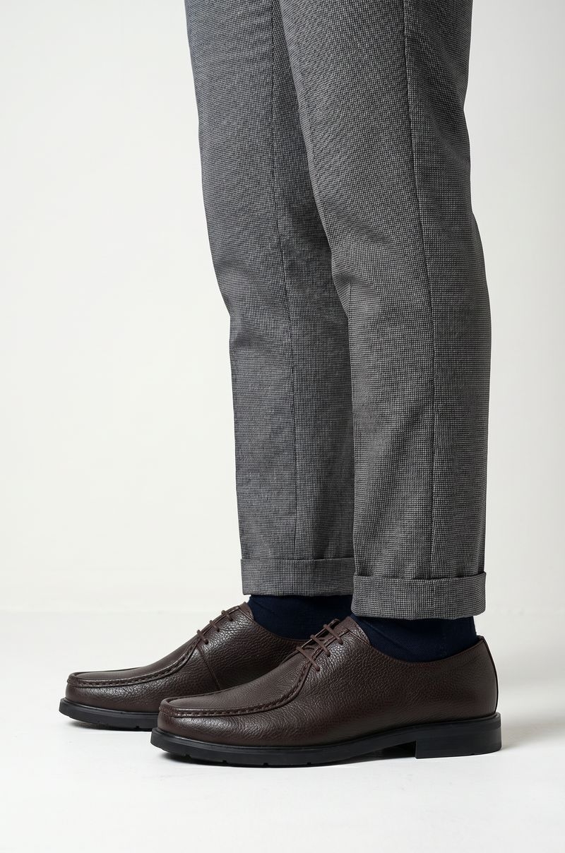 Zapato blucher de piel marrón Old Rowley - vista puesto en el modelo