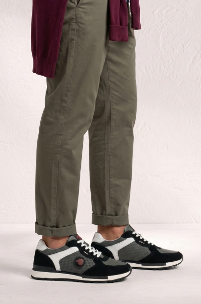 zapatillas deportivas transpirables de piel - vista lateral del par