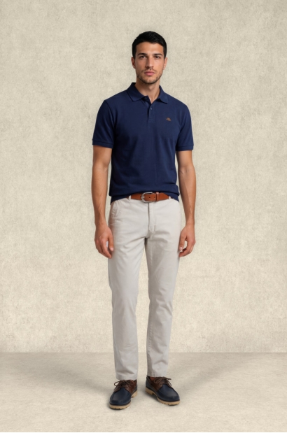 Polo azul marino – vista frontal completa