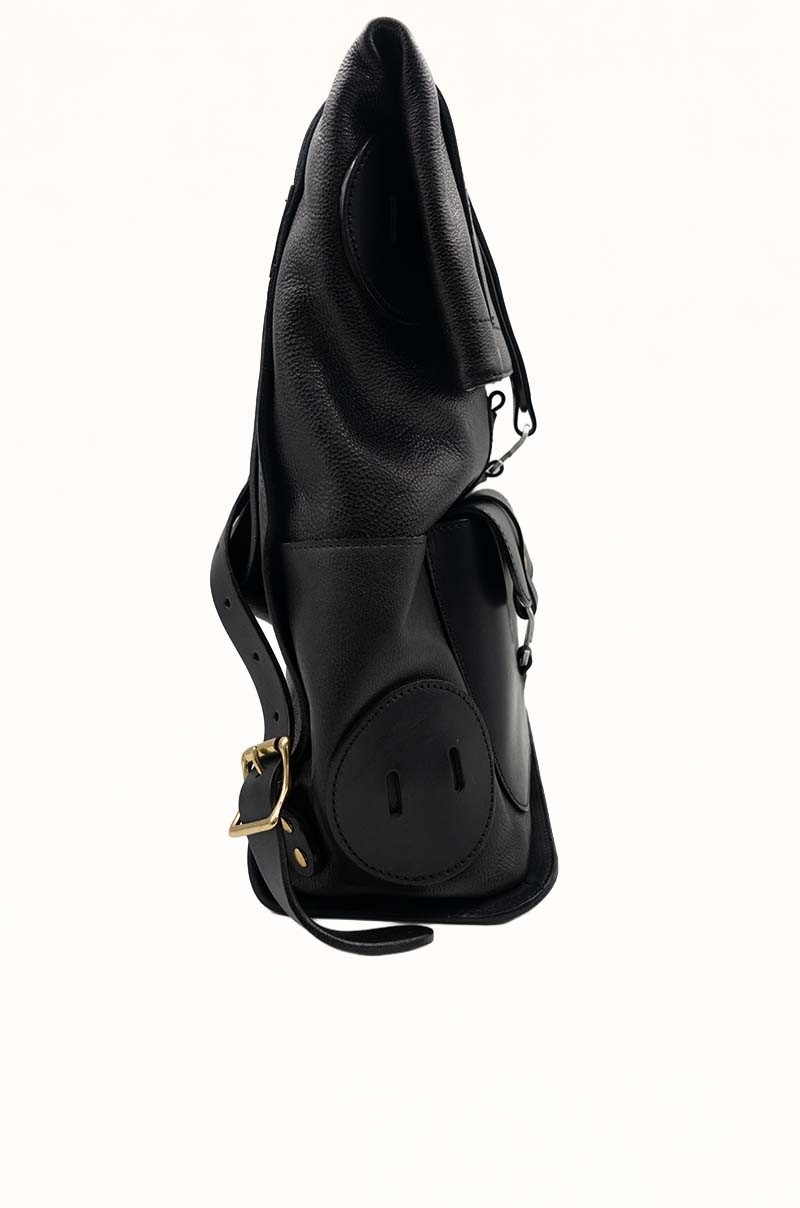 Mochila de Piel Negra Heritage para Hombre Old Rowley - vista lateral