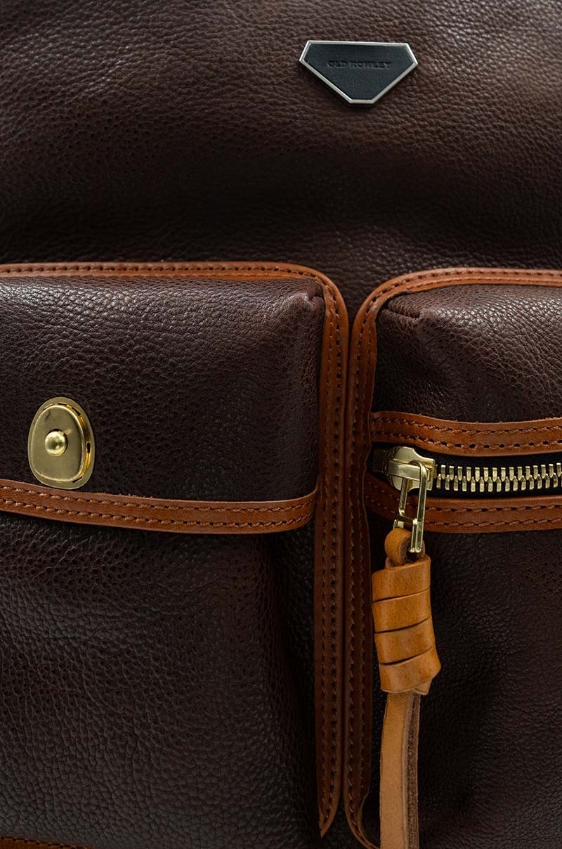 Mochila de Piel Bicolor Marrón con Bolsillos para Mujer Old Rowley - vista detalle material cerca