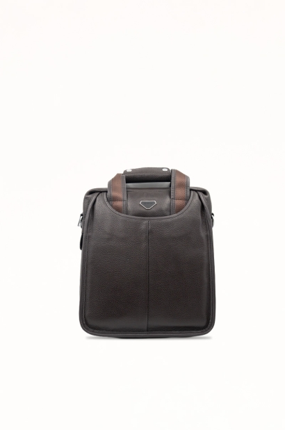 bandolera de piel marrón oscuro  Old Rowley - vista frontal