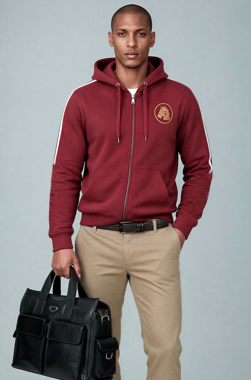 Sudadera roja con capucha y cremallera con bandas en manga Old Rowley - vista frontal modelo