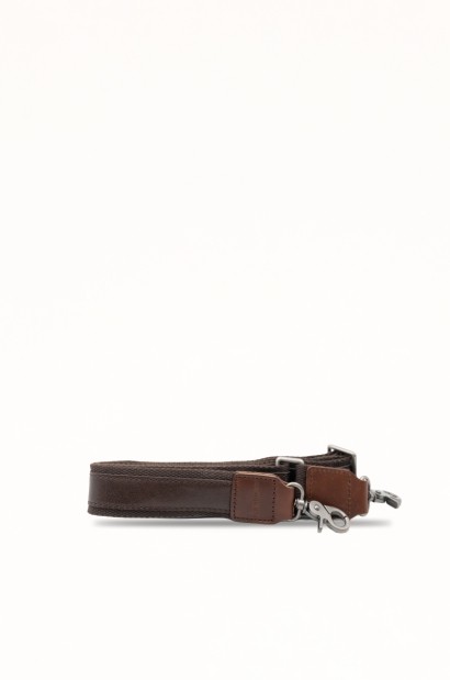 Maletín de piel marrón con bolsillo frontal Old Rowley - vista correa para colgar en el hombro