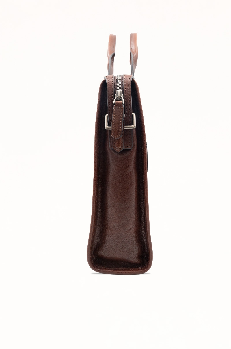 Maletín de piel marrón con bandolera Old Rowley - vista lateral