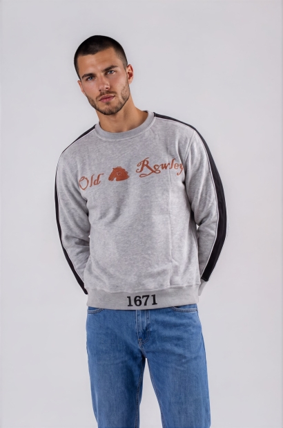 Sudadera con lineas en los...