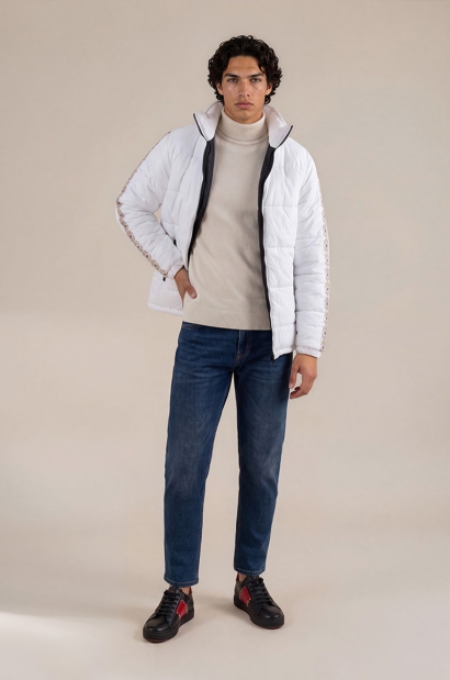 Chaqueta acolchada blanca Old Rowley abierta, conjunto completo