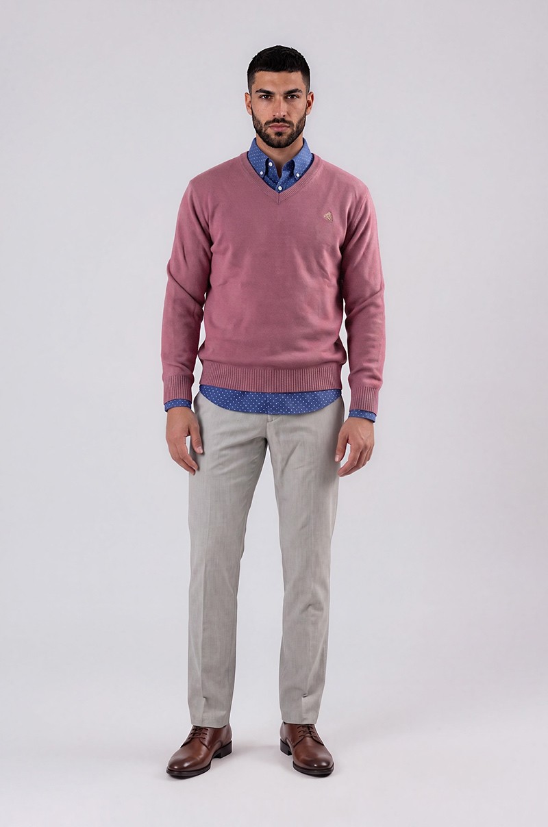 Jersey de punto rosa malva con cuello de pico Old Rowley, vista de cuerpo entero
