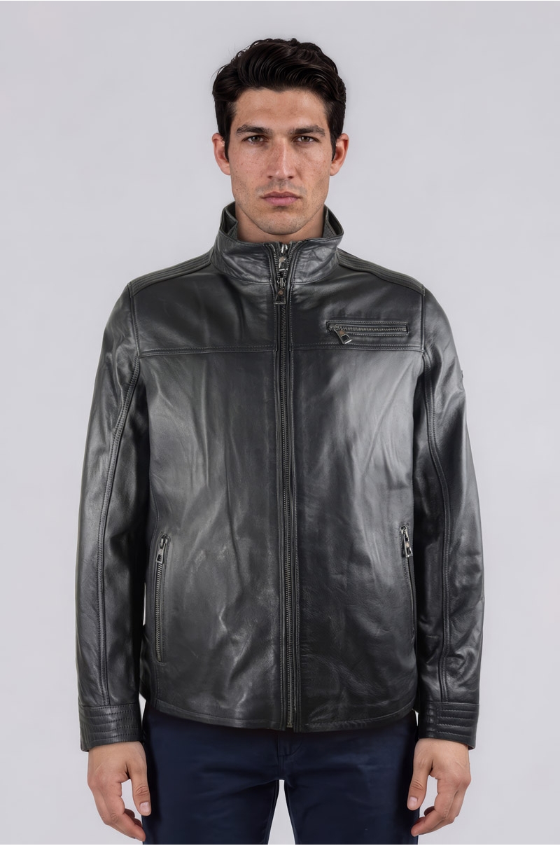 Chaqueta de piel de cordero con cuello alto Old Rowley, vista frontal con bolsillo y cierre de cremallera