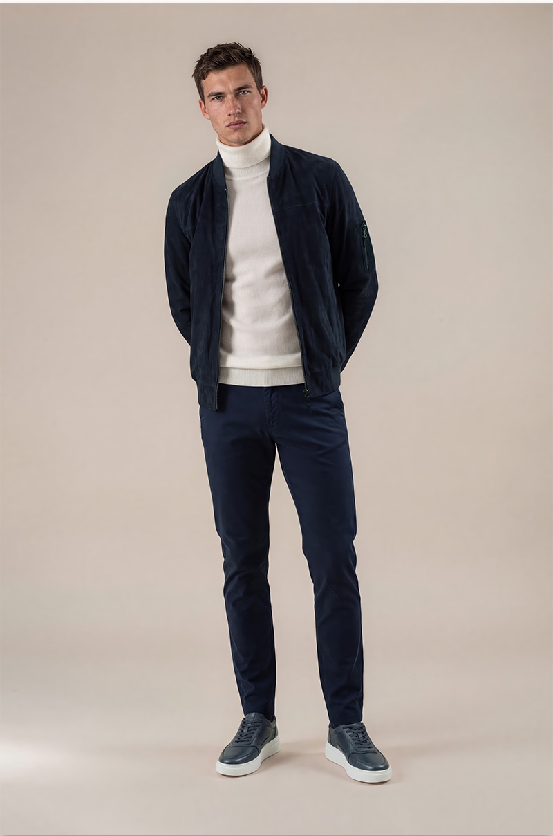Cazadora bomber de piel de cordero azul marino Old Rowley para hombre, vista de cuerpo entero