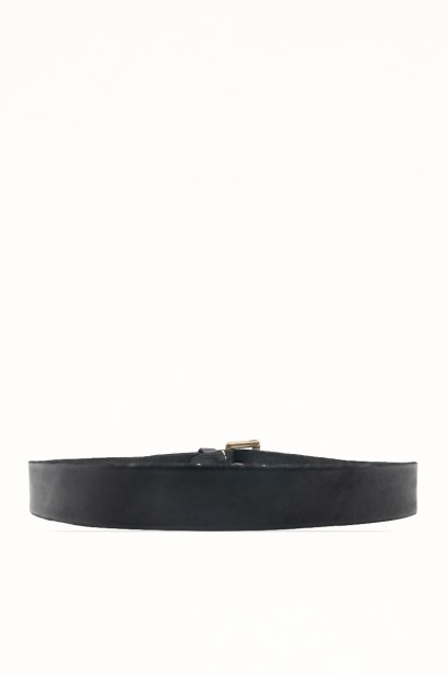 Cinturón de piel negro vintage para hombre con cierre distintivo en latón envejecido - vista trasera circular