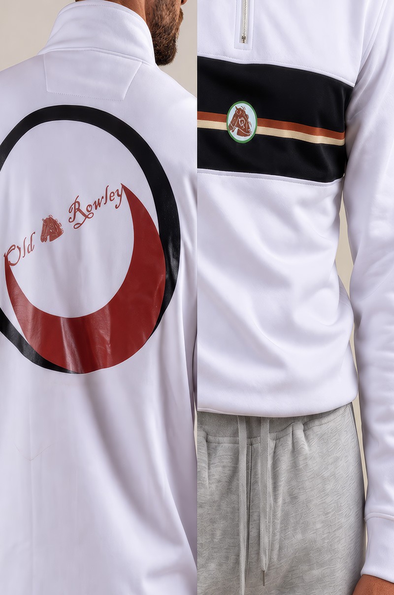 Sudadera blanca 1/4 zip con banda frontal y logo Old Rowley - detalles frente y espalda